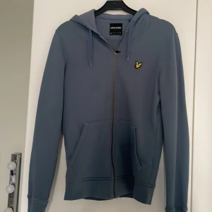 Lyle&scott tröja - Jätte fin tröja, storlek xs, själv så tycker jag att de är lite Stockholmsstil !