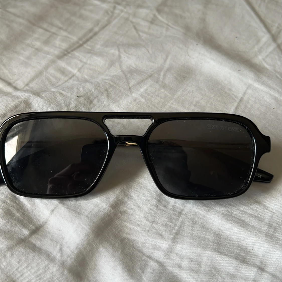 One of one glasögon