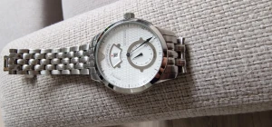 Emporio Armani  - Emporio Armani, Mekaniskt urverk Inga kända fel, fungerar fint.   Material & Utförande  Modell: AR4603 Tillverkare: Emporio Armani, Herrklocka Diameter: Ø 42 mm Boett: Stål Baksida boett: Repskyddat safirglas Armband: Borstat och polera stål Urtavla: Silv