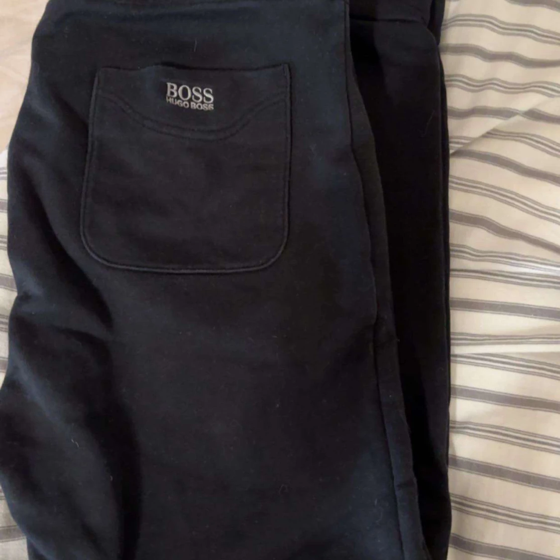Svarta hugo boss mjukisbyxor