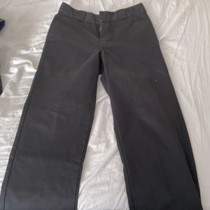Dickies chinos 874 - Sköna chinos dom är ingådda så dom är sköna och skaver inte. Riktigt bra om man ska va finklädd eller bara till vardags.