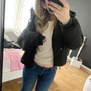 Zara jacka  - Zara pufferjacka, säljs för 270 kr, aldrig använd, storlek xs, passar small-medium ❤️