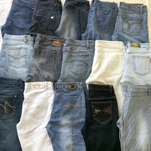 Jeans - Massa jeans, alla är utsvängda/straight eller baggy😽 1 par 75 kr, 2 par 100💋 skriv för bilder
