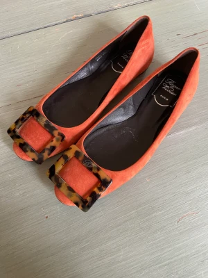 Roger Vivier ballerinaskor - Aldrig använda. Nypris 7500kr. 