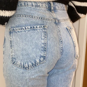 jeans  - knappt använda 