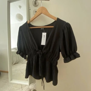 Topp - Säljer denna fast i lila från Gina tricot 