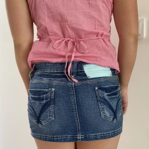 Lågmidjad blå kjol - Skitnygg kjol i fint skick