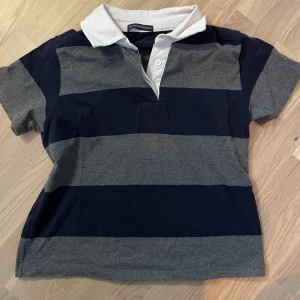 Skjorta från Brandy Melville - Gullig skjorta från Brandy Melville. Använd men bra skick, inga defekter. 