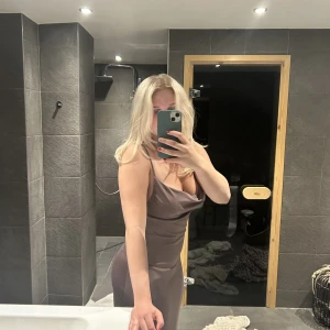 Lång klänning från zara  - Aldrig använd! 