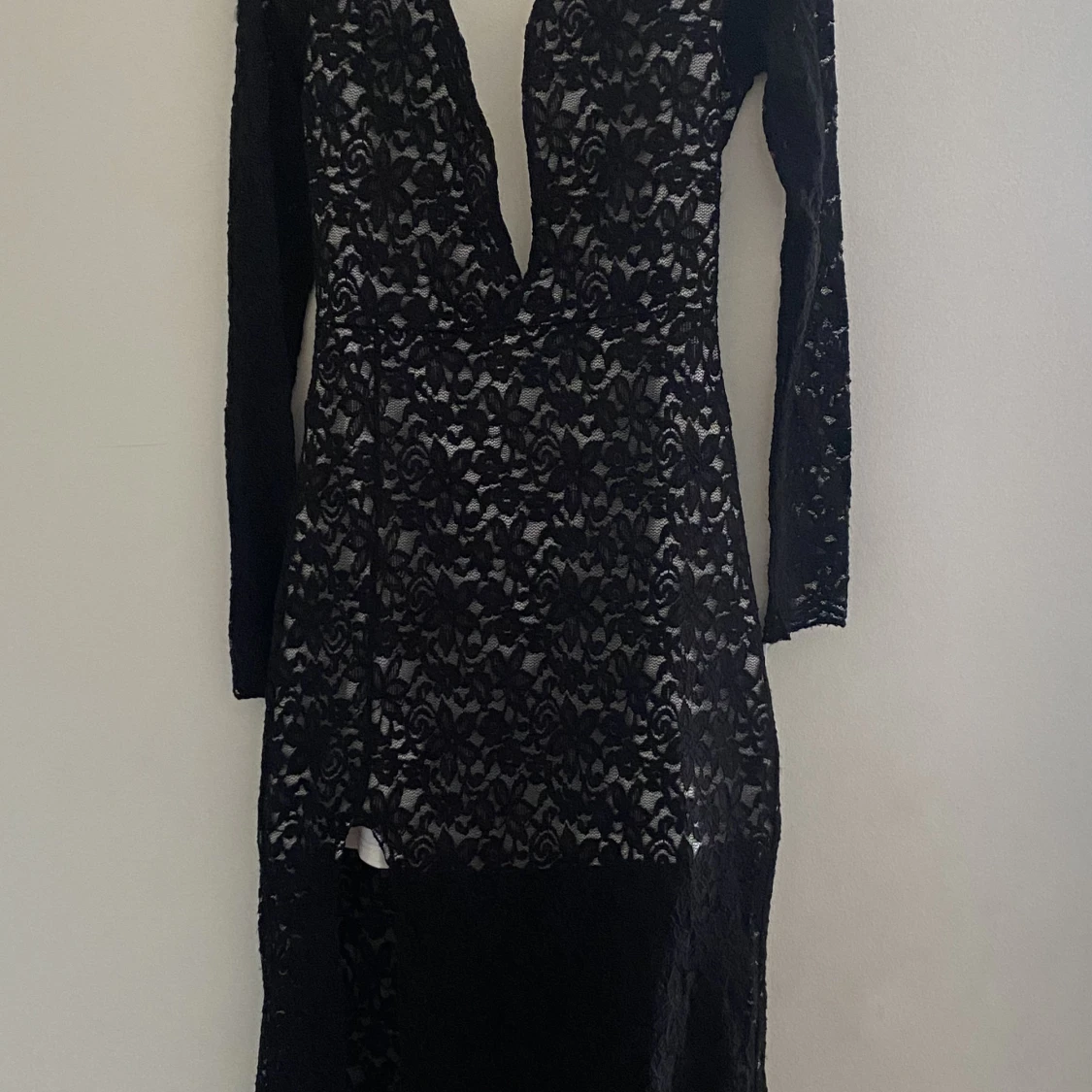 Lång svart klänning