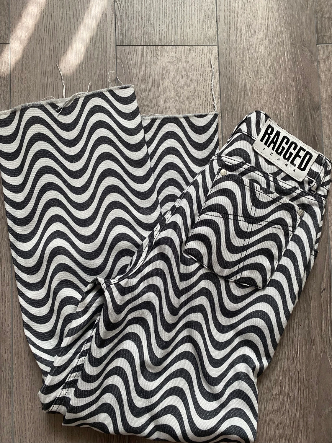 Wave Ragged Jeans - 90