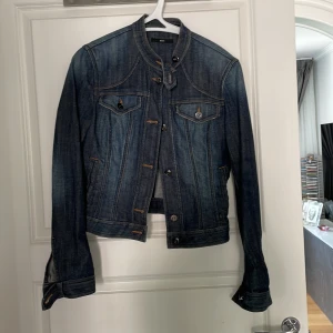 Vintage hugo boss jacka - Supercoola. Säljer då den inte kommer till användning 