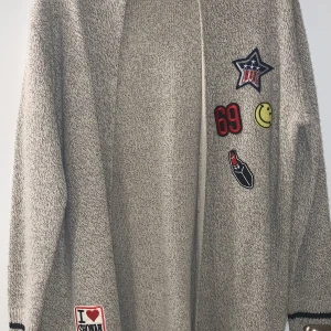 Tröja - Kofta/ tröja. Mycket bra skick. Håller värmen bra. Passar storlek s-m