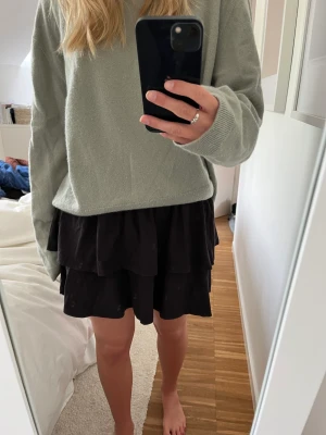 Svart volangkjol - 💖Svart basic volangkjol💖Jag är ca 168cm💖