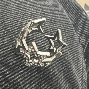 Justerbar stjärn ring - Aldrig använt den, den är justerbar och med mönster stjärnor 