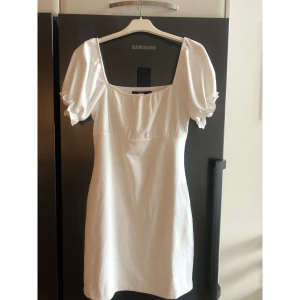 Studentklänning  - Studentklänning från bikbok. Storlek M