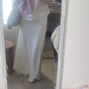 Långkjol - Ifårn gina tricot storlek m, köpt förra året men knappt använd❤️ 200kr+frakt vid snabb affär 