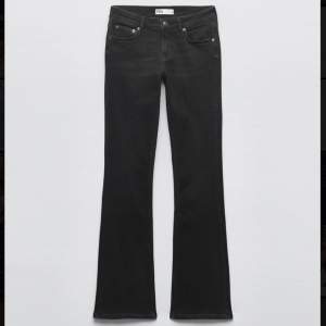 Säljer dessa svarta jeans från zara som aldrig kommer till användning⭐️Storlek 38 men skulle säga att dom passar både 36 och 38 