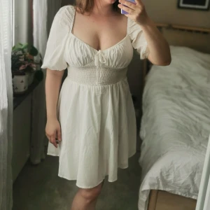 Sommarklänning  - Supersöt  milkmaid sommarklänning. Oanvänd med lapp kvar. 