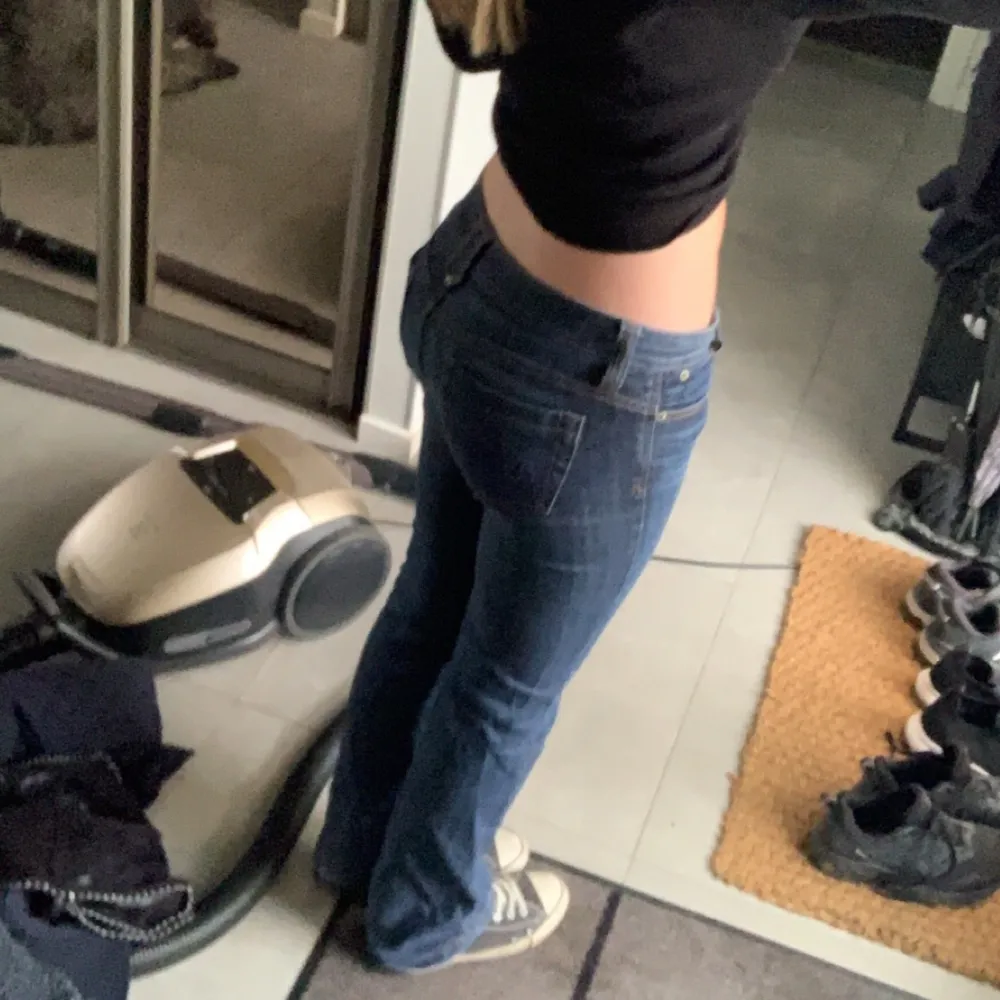 Ett par skitsnygga lågmidjade jeans, långa i benen och subersnygg passform! (Tryck inte på köp nu utan kontakta gärna mig först)💕. Jeans & Byxor.
