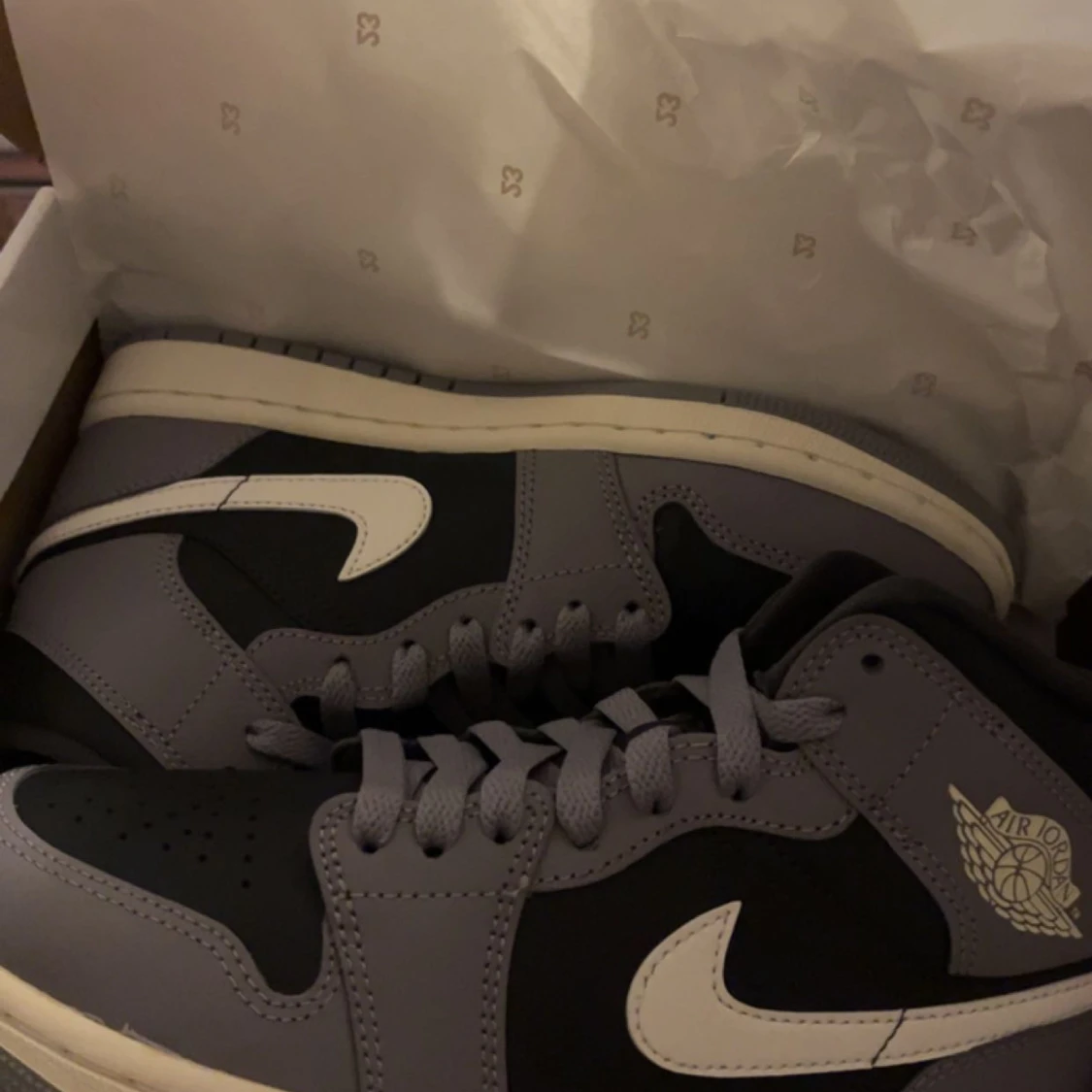 Jordan 1mid Grey black  - 91
