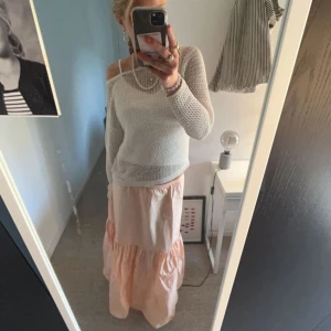 Långkjol - Säljer denna superfina kjolen från H&m som inte säljs längre🧡