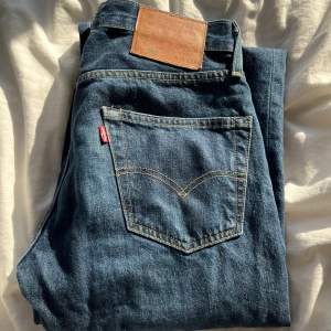 Säljer dessa överfeta Levis 501 jeans! Skick 9/10 köpta för 1250kr Pris kan diskuteras 