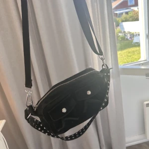 Noella väska - Min gamla favoritväska som jag nu ska sälja, gör rent ifall någon skulle köpa! Nypris 649kr