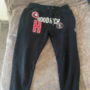 Hoodrich byxor - Hoodrich byxor i storlek L använts Max 3 gånger i Kill modell men funkar även för tjejer!! Nypris 1200