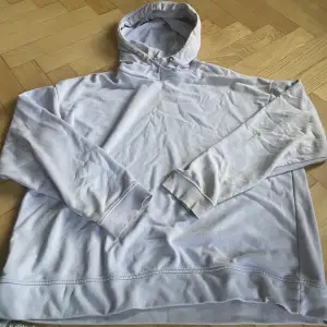 Lila hoodie från soc 