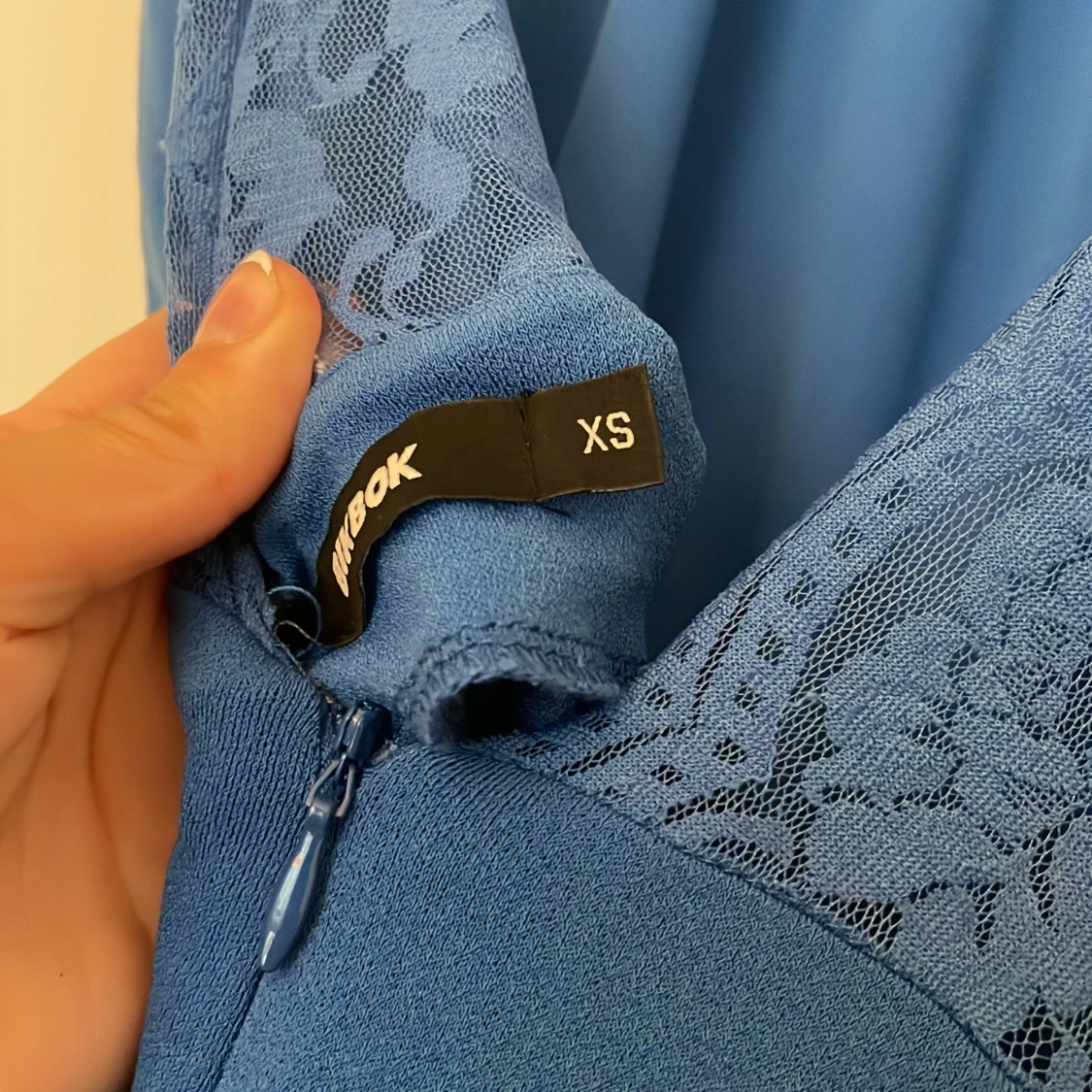 Byxdress med öppen rygg - 91