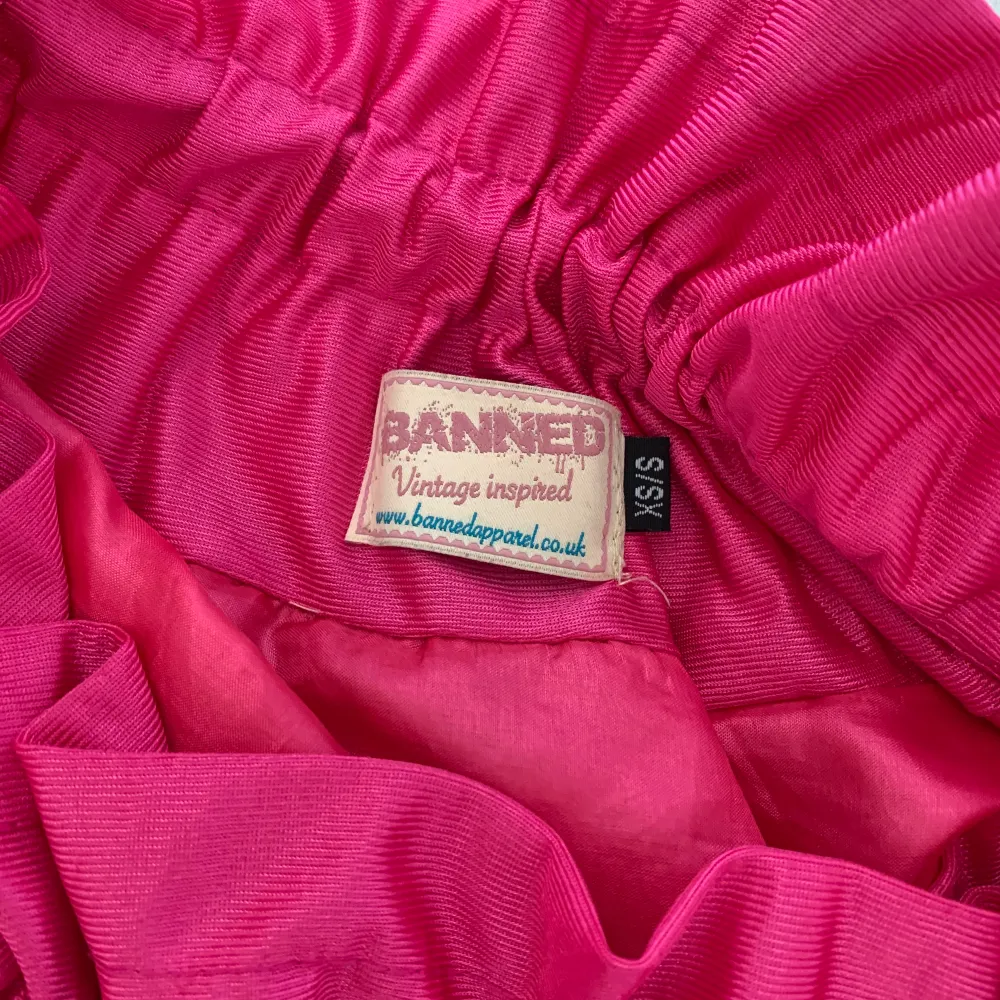 Drömmig tyllkjol från banned apparel storlek Xs-S. Köpt secondhand och har endast använt den någon gång. Hade gärna haft kvar men måste inse att jag inte kommer att använda den. 100kr + frakt. Kjolar.