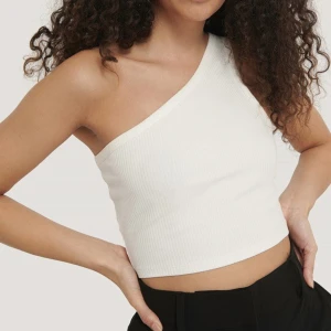 Nakd topp - Säljer denna Nakd toppen i stl XS. Helt oanvänd. Köpt för 150 kr<3