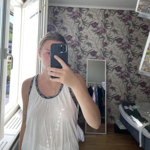 Träningslinne från Calvin Klein - Träningslinne från Calvin Klein 🤍  Luftig & snygg! Storlek S 🤍