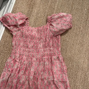 Söt klänning - Storlek 12-14 BARN men passar vuxen XS