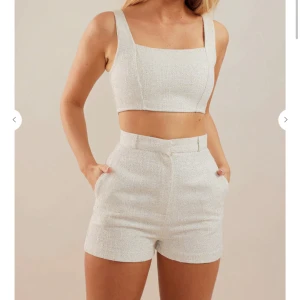 Beiget set  - Säljer detta set då inte kommer till så mycket användning! Använt max 3 gånger och skicket är väldigt bra! Storlek S men toppen kan vara lite liten i storleken 🤍🤎☀️👏🏻 Går att klä både upp och ner! Nypris runt 800kr!! 