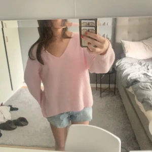 Stickad tröja - söt o skön stickad tröja från h&m, fin nu till sommarn! 💕