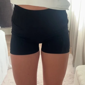 Cykelbyxor med sqrunch  - Svarta cykelbyxor med sqrunch i rumpan. 💖