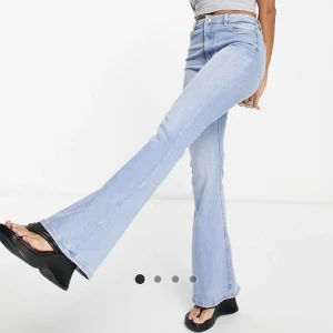 Bootcut jeans  - Bootcut jeans i storlek 38, uppsydda så att de passar i längd för dig som är runt 160cm🦋 hör av er vid minsta intresse eller funderingar 🫶 kostnad för frakt tillkommer, se fraktalternativ nedan 📦