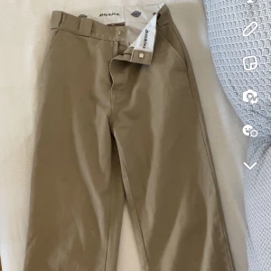 Dickies byxor  - Säljs pga att dem inte kommer till användning längre. Väldigt bra skick och dem är helt äkta 🖤 Köpta för 600kr