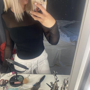 Topp - Svart topp från Gina tricot, knappast använd 💗