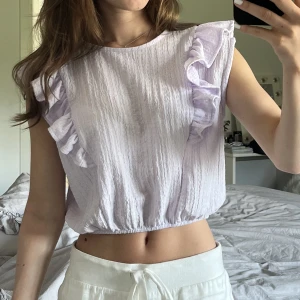 Topp  - Säljer denna superfina topp i från Pull & Bear i toppskick. Skriv om ni är intresserade eller har några frågor💗💗