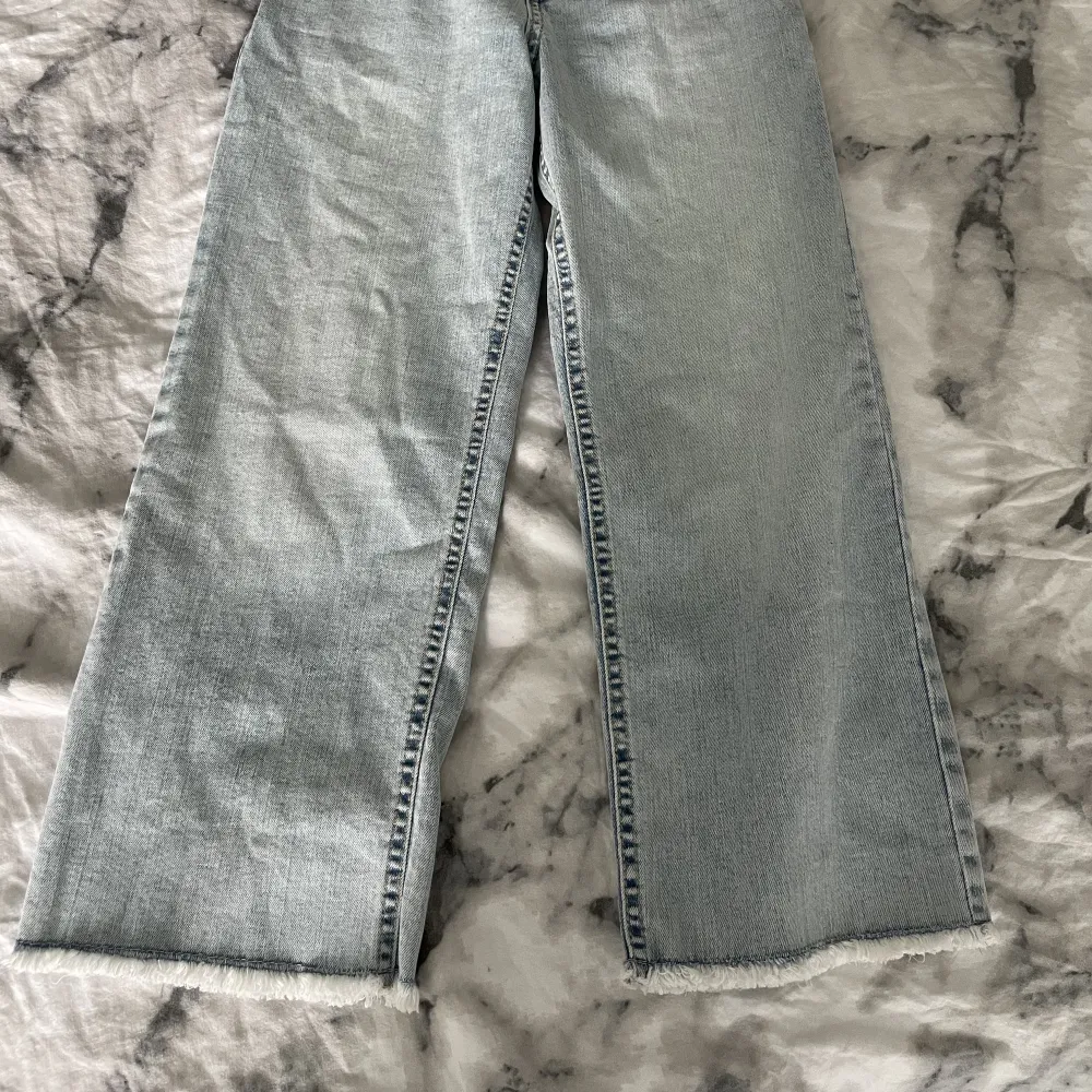 Jeans från Lindex. aldrig använda, säljs inte längre i butik. Storlek 9-10år/140  Ny pris: ca 250 Mitt pris:50kr. Jeans & Byxor.