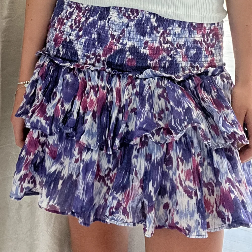 Säljer jättesöt kjol från Isabel Marant, knappt använd. Super fin som topp också. 💞🌟Nypris: 2550kr, byter inte o priset går inte att sänkas🥰. Kjolar.