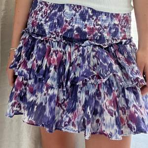 Säljer jättesöt kjol från Isabel Marant, knappt använd. Super fin som topp också. 💞🌟Nypris: 2550kr, byter inte o priset går inte att sänkas🥰
