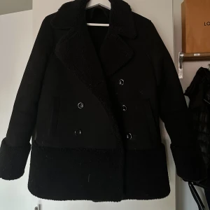 STAND kappa storlek xs - Super fin STAND kappa. Storlek XS. Inköpt för 3600kr, finns inte att köpa längre.