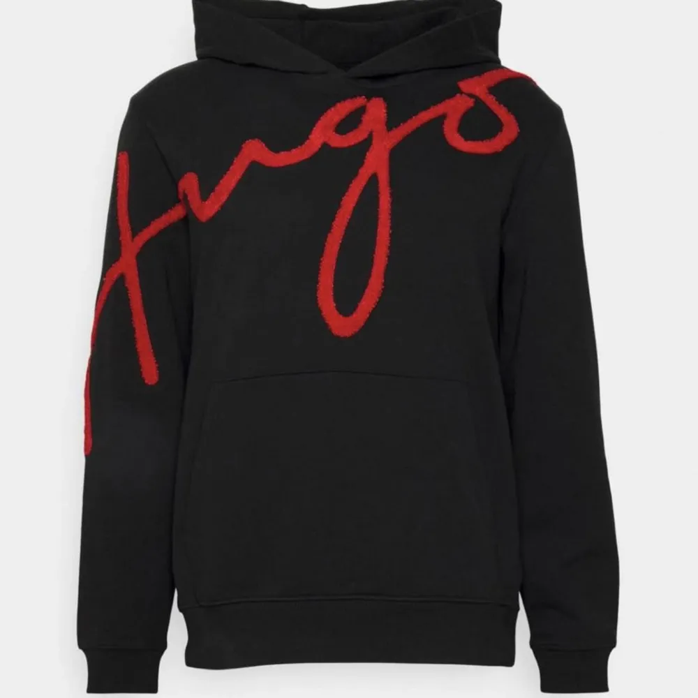 Helt oanvänd Hugo Boss hoodie i storlek L  Ordinarie pris/ köpt för: 1400kr Säljer för: 500kr vid snabb affär.. Hoodies.