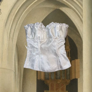 Drömmig vit korset🤍✨ - Drömmig vit korset i storlek, medium!🤍✨🫐