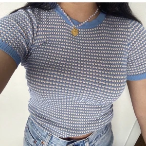 Zara topp - Säljer denna jättefina zara toppen i stl S<3 Lånad bild från annan säljare<3