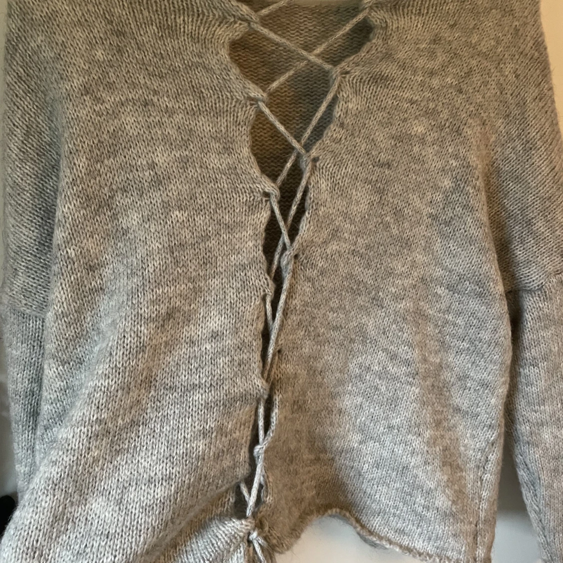 Grå stickad tröja - 90